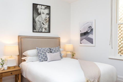 Ravenscourt S Studio Apartment Close To Everything - Food Delivery Shop 3
