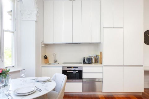 Ravenscourt S Studio Apartment Close To Everything - Food Delivery Shop 2