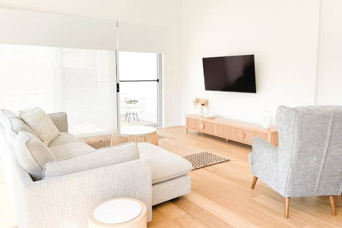 Red Brick Central Retreat - Food Delivery Shop 1