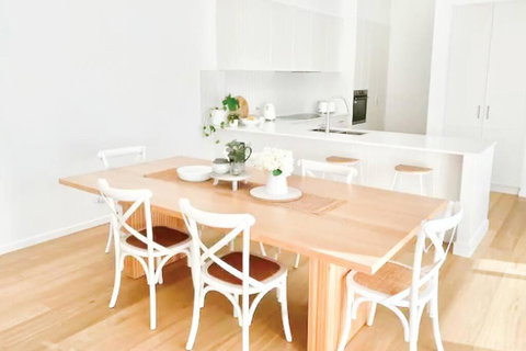 Red Brick Central Retreat - Food Delivery Shop 2