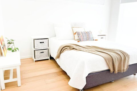 Red Brick Central Retreat - Food Delivery Shop 3