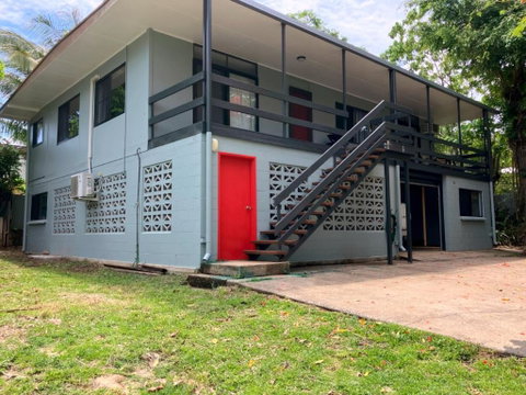 Red Door Cottage - Food Delivery Shop 1
