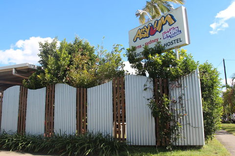 Asylum Cairns Hostel - Food Delivery Shop 3