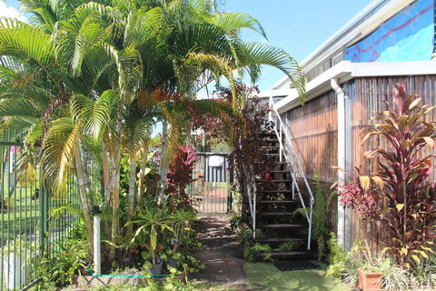 Asylum Cairns Hostel - Food Delivery Shop 2