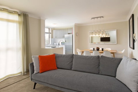 Avalanche 6 - Sophisticated Style &modern Comfort With A Central Location - Food Delivery Shop 2