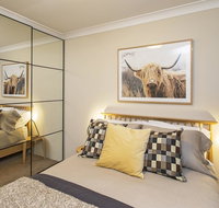 Avalanche 6 - Sophisticated style modern comfort with a central location - Food Delivery Shop