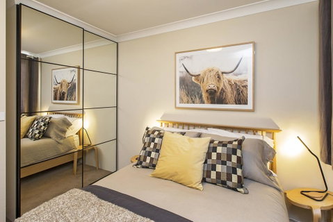 Avalanche 6 - Sophisticated Style &modern Comfort With A Central Location - Food Delivery Shop 0