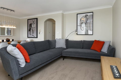 Avalanche 6 - Sophisticated Style &modern Comfort With A Central Location - Food Delivery Shop 1