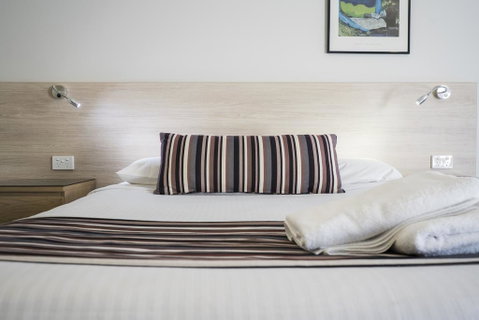 Avoca Beach Hotel - Food Delivery Shop 3