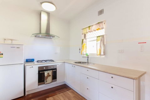B8 Cafes, Resturants, UWA Close To SCGH - Food Delivery Shop 2