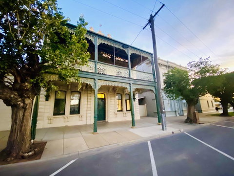Balcony Level - Heygarth House - Port Of Echuca Townhouse - Food Delivery Shop 2