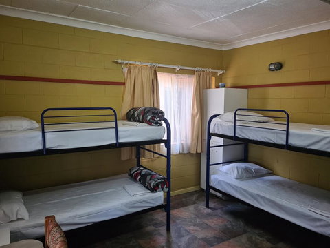 Bateman Bay Holiday Park & Batemans Bay YHA - Food Delivery Shop 2