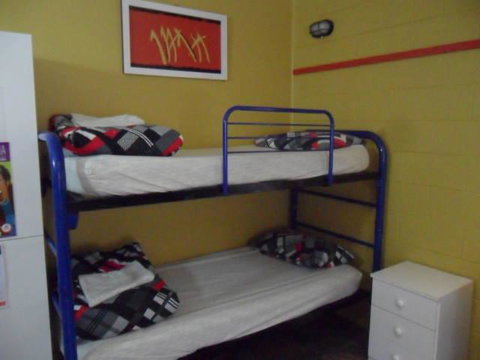 Bateman Bay Holiday Park & Batemans Bay YHA - Food Delivery Shop 3