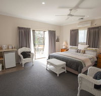 Batemans Bay Manor - Bed and Breakfast - Food Delivery Shop