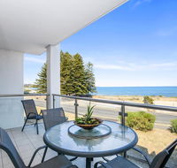 Bayline Beachfront Apartment no 4 - Food Delivery Shop