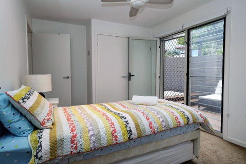 BEACH - BAY - BEE - PET FRIENDLY - Food Delivery Shop 3