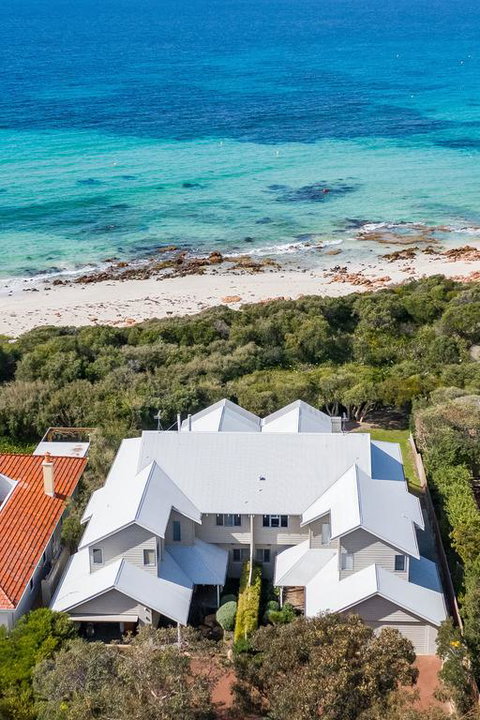 Beachfront On Eagle Bay - Food Delivery Shop 3