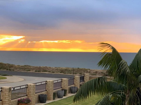 Relaxing Getaway Beachfront Access Multi Family Pets Mandurah - Food Delivery Shop 1