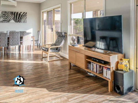 Renovated Beautiful Holiday Home With A Private Beach & Stunning Views! - Food Delivery Shop 2