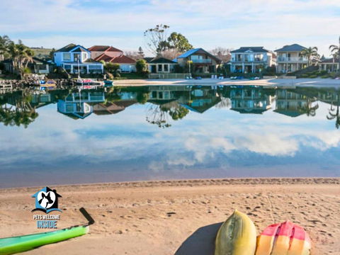 Renovated Beautiful Holiday Home With A Private Beach & Stunning Views! - Food Delivery Shop 0