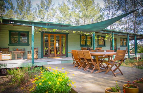 Red Tractor Retreat - Food Delivery Shop 0