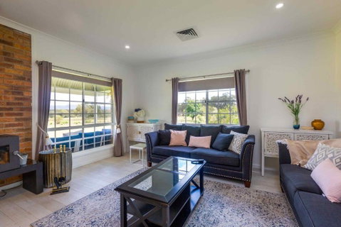 Redims Hill Cottage - Food Delivery Shop 1