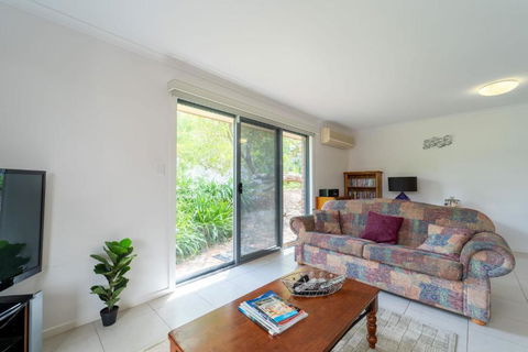 Relaxing Holiday Home Pets Are Welcome - Food Delivery Shop 3