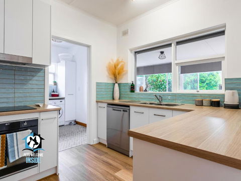 Renovated 3BR One Street To Beach - Food Delivery Shop 3