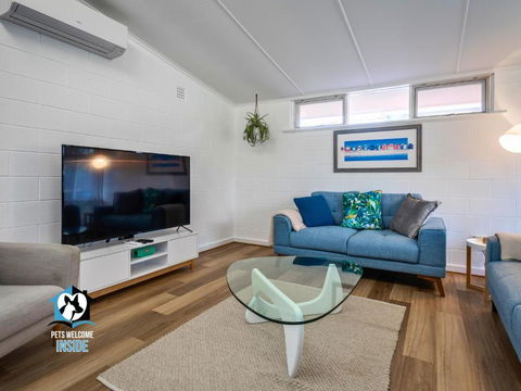 Renovated 3BR One Street To Beach - Food Delivery Shop 0