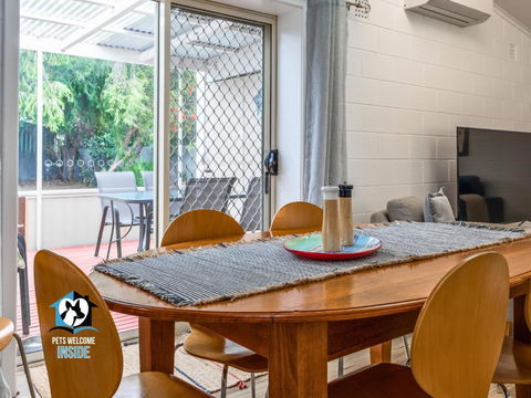 Renovated 3BR One Street To Beach - Food Delivery Shop 2