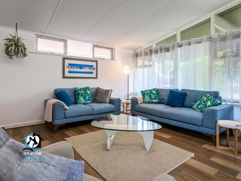 Renovated 3BR One Street To Beach - Food Delivery Shop 1