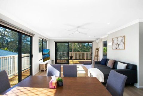Renovated Coastal Getaway With Water Views - Food Delivery Shop 2