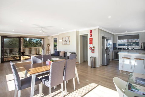 Renovated Coastal Getaway With Water Views - Food Delivery Shop 3