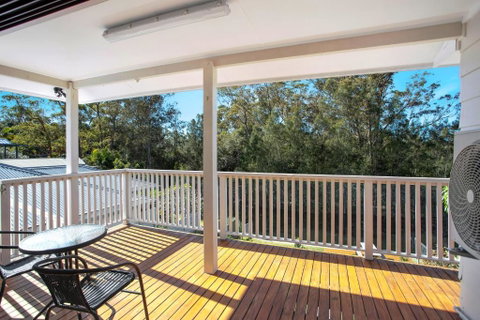 Renovated Coastal Getaway With Water Views - Food Delivery Shop 1