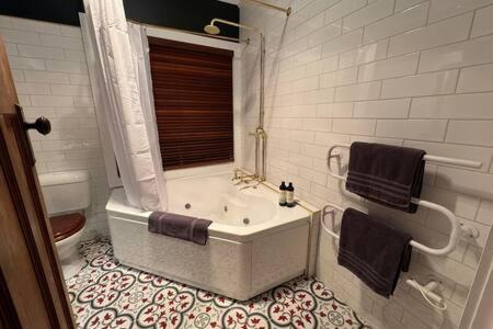 Renovated Cottage Near Cataract Gorge Launceston - Food Delivery Shop 3