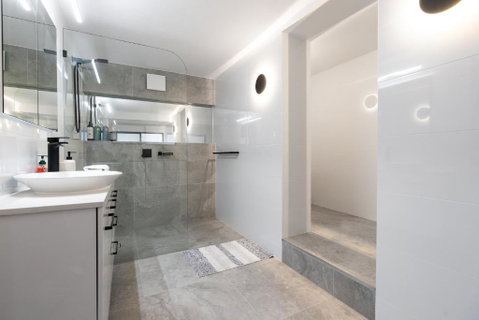 Renovated Townhouse Close To The CBD And Schools - Food Delivery Shop 3
