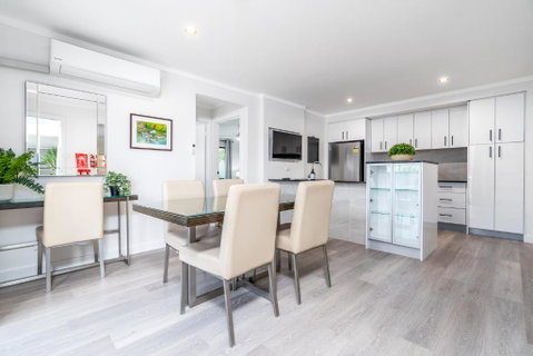 Renovated Townhouse Close To The CBD And Schools - Food Delivery Shop 2