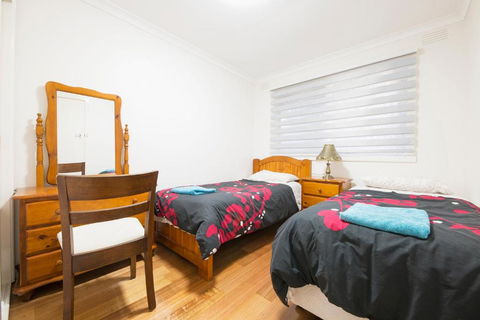 Rent Melbourne - Food Delivery Shop 2