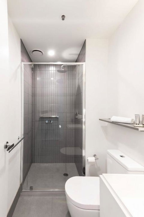 Resort Style Living 2 Bed Apt With Pool BBQ - Food Delivery Shop 2
