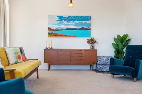 Retro Beach House - Food Delivery Shop 2