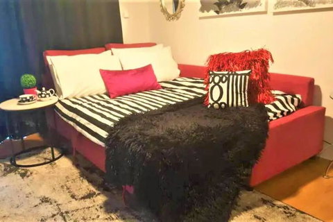 Retro Chic Vibes, Tropical Pool & Prime Location - Food Delivery Shop 1