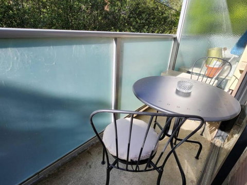 Retro Rose St Kilda Mansions - Food Delivery Shop 2