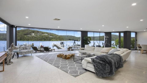 Riptides Booker Bay -Waterfront Apartment, Walk To Shops & Cafes - Food Delivery Shop 0