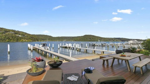 Riptides Booker Bay -Waterfront Apartment, Walk To Shops & Cafes - Food Delivery Shop 1