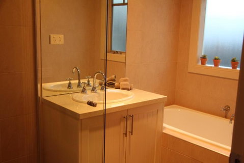 River Rock Cottage Centrally Located And Dog Friendly - Food Delivery Shop 3