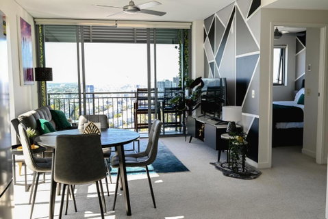 River View Apartment In Brisbane With Parking - Food Delivery Shop 1