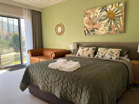 Riverbank Park MOTEL - Food Delivery Shop 0