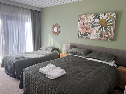 Riverbank Park MOTEL - Food Delivery Shop 2