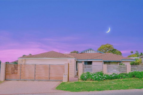 Riverside 5bedrooms Holiday House With Swimming Pool - Food Delivery Shop 0