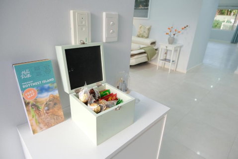 Riverside 5bedrooms Holiday House With Swimming Pool - Food Delivery Shop 1